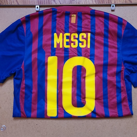 2010/2011 Authentic Messi Barcelona Jersey - Picture 2 of 2